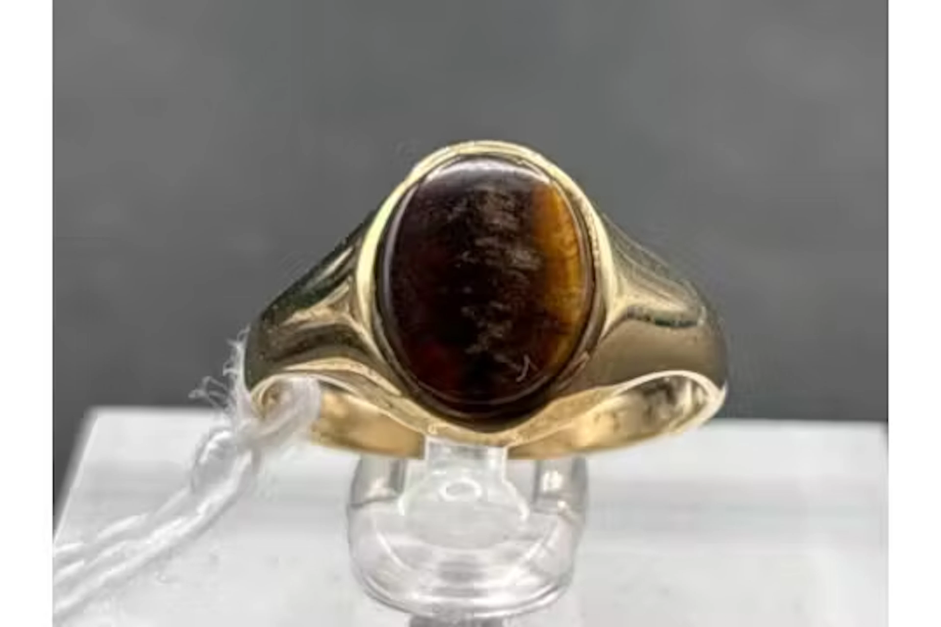 A tigers eye single stone ring 9ct size N 2.4 gms