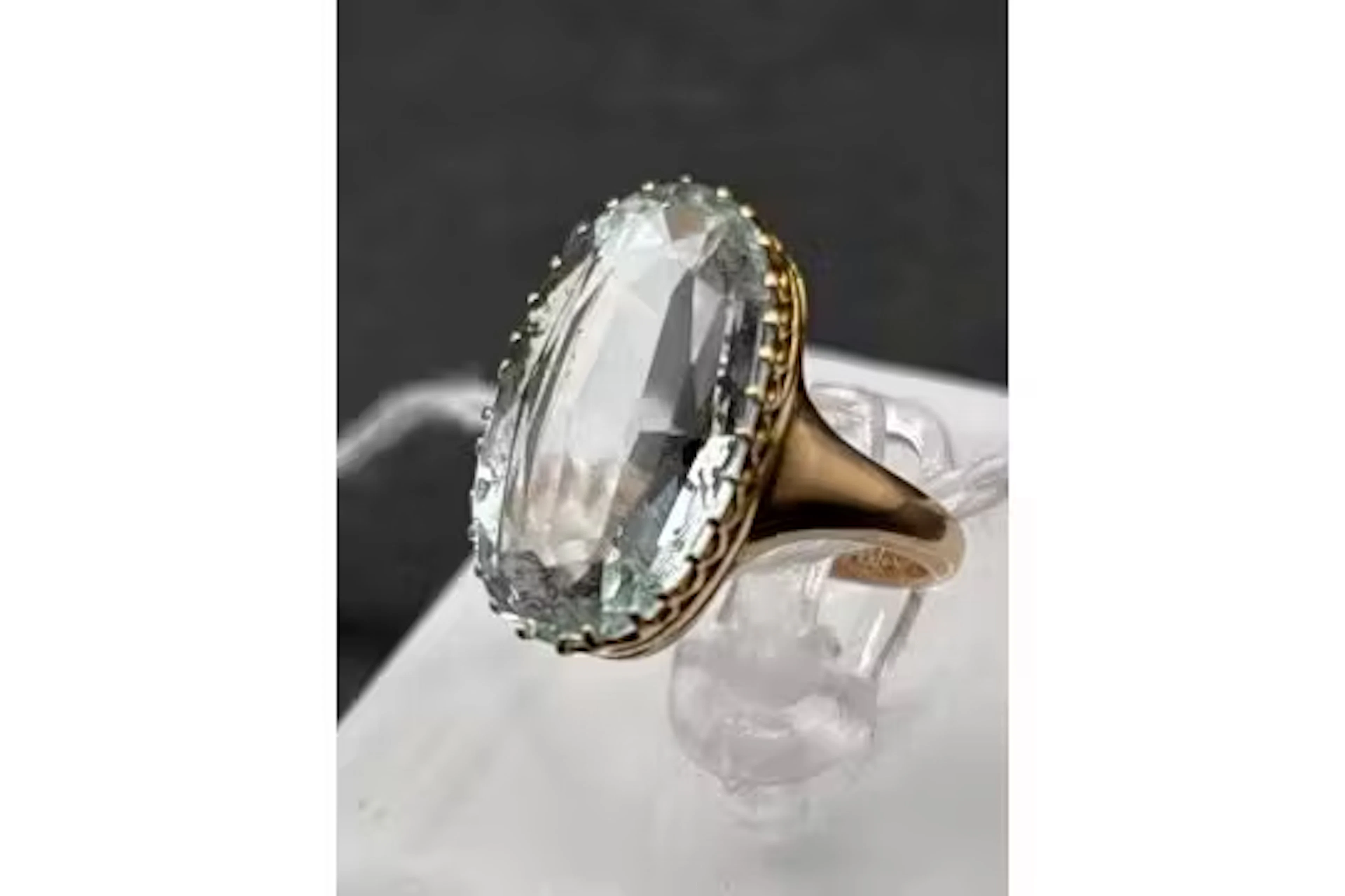 A aquamarine ring 9ct size I 3.8 gms