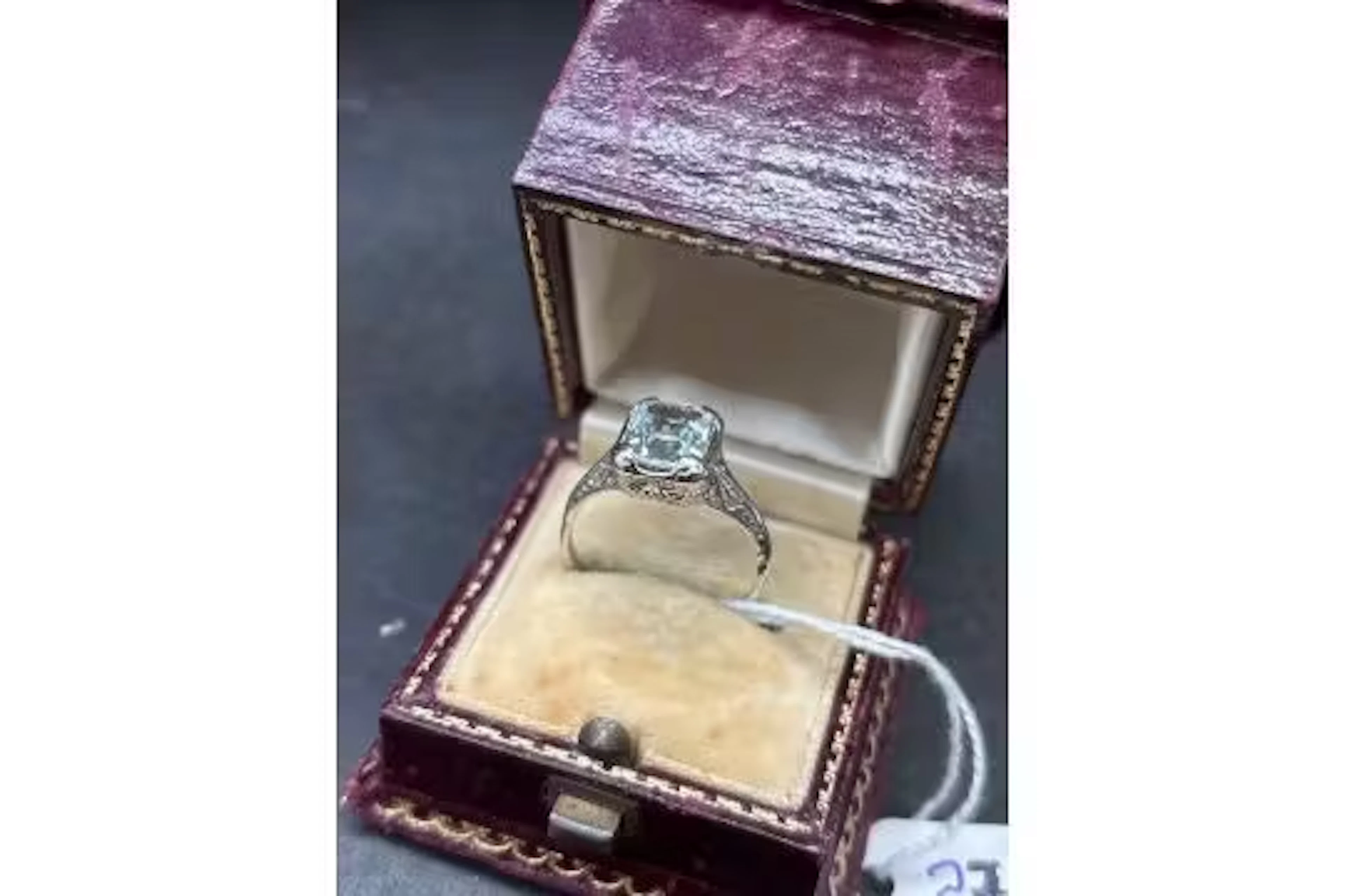 A good vintage aquamarine ring in 18ct white gold size Q ½ 2.7g
