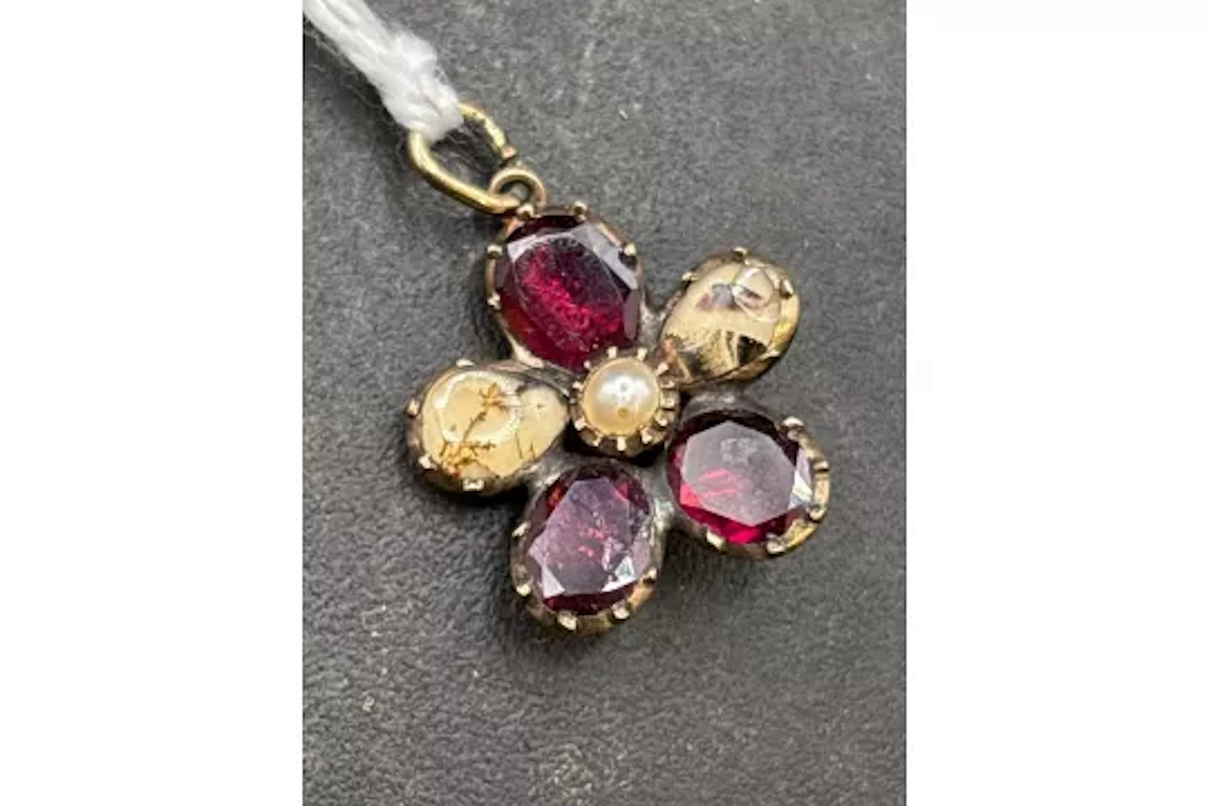 A antique gold foil back garnet and silver pendant 2.3 gms