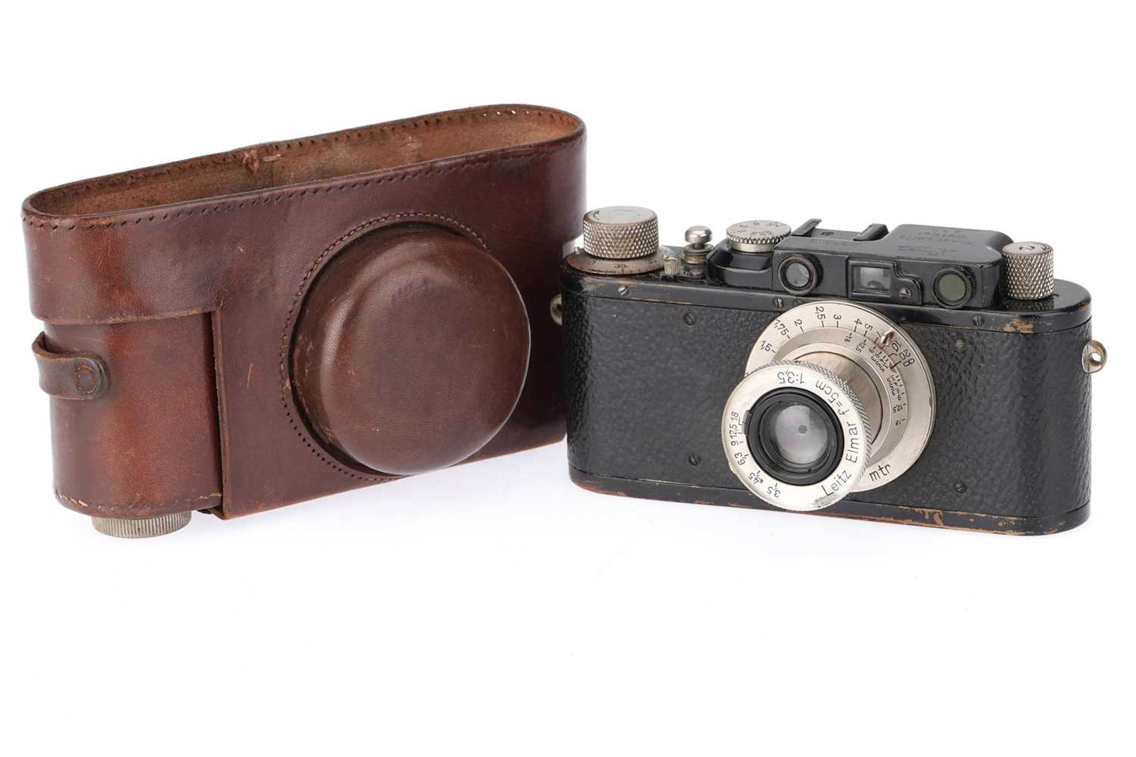 A Leica II 35mm Rangefinder Camera