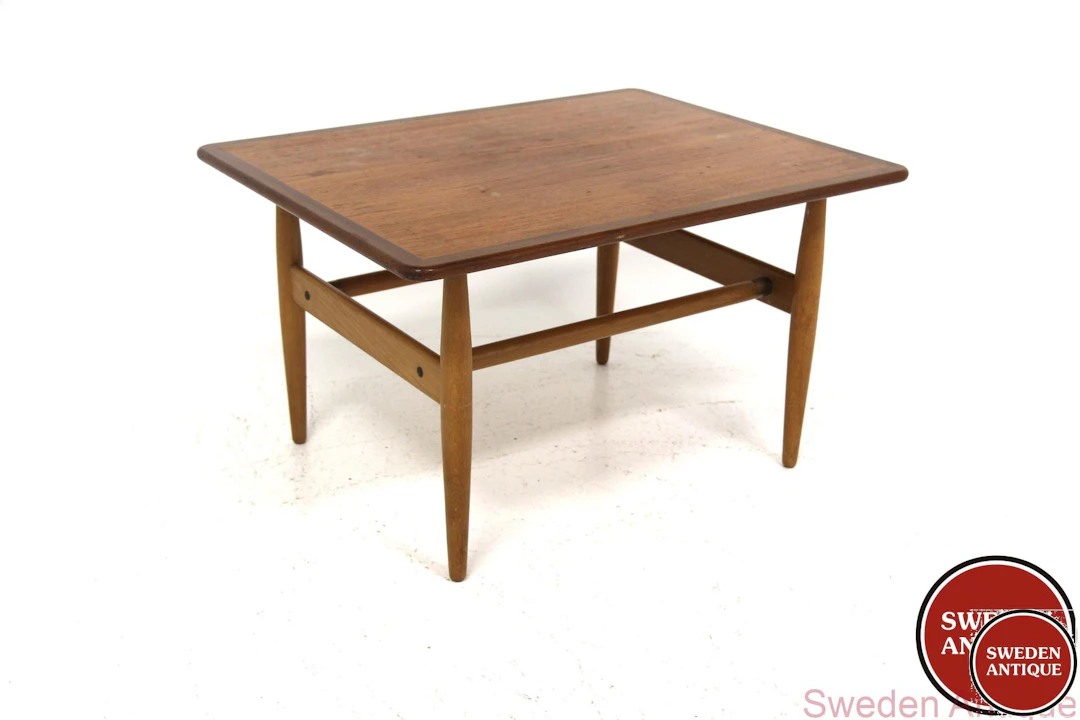 Coffee table Year: 1950s Origin: Swe. Material: Teak Oak Metal W: