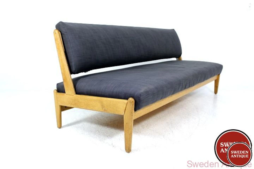 Daybed Year: 1960s Origin: Den. Material: Oak W: 205cm D: 77+cm H:
