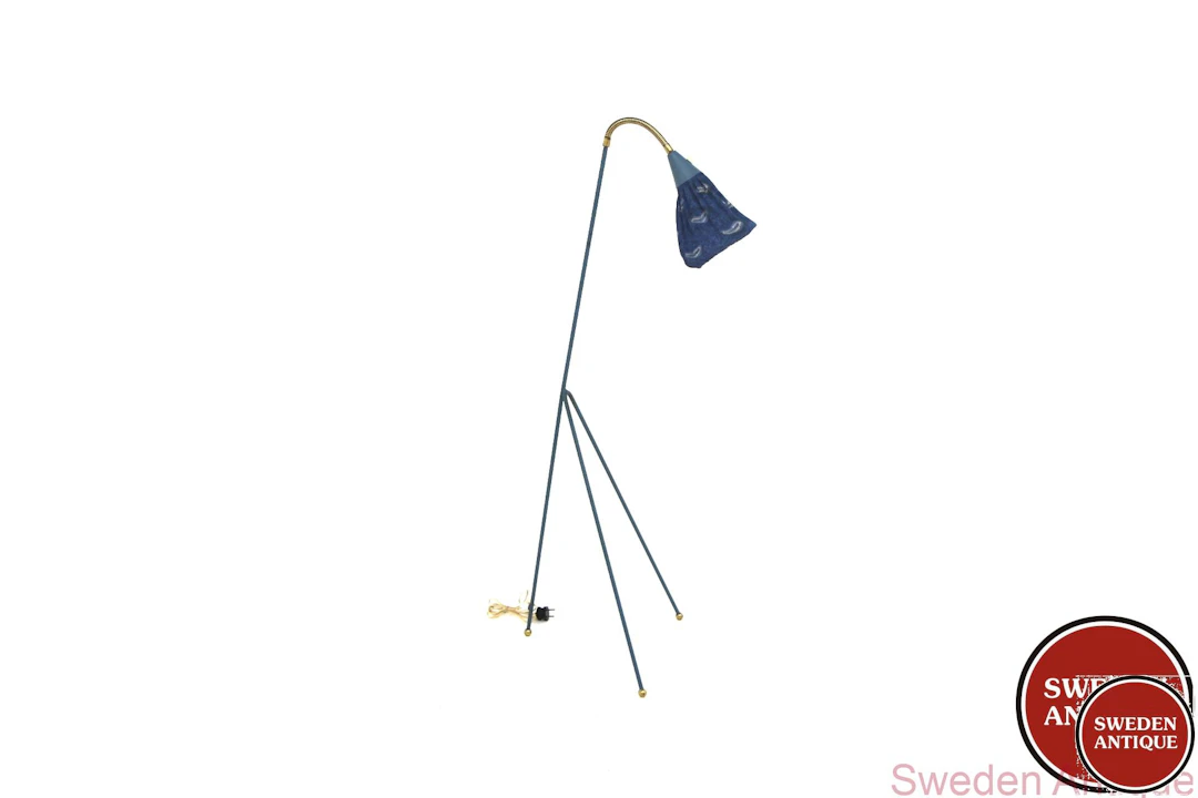 Floor lamp Year: 1950s Origin: Swe. Material: Metal W: 43cm D: 50cm H: 80cm