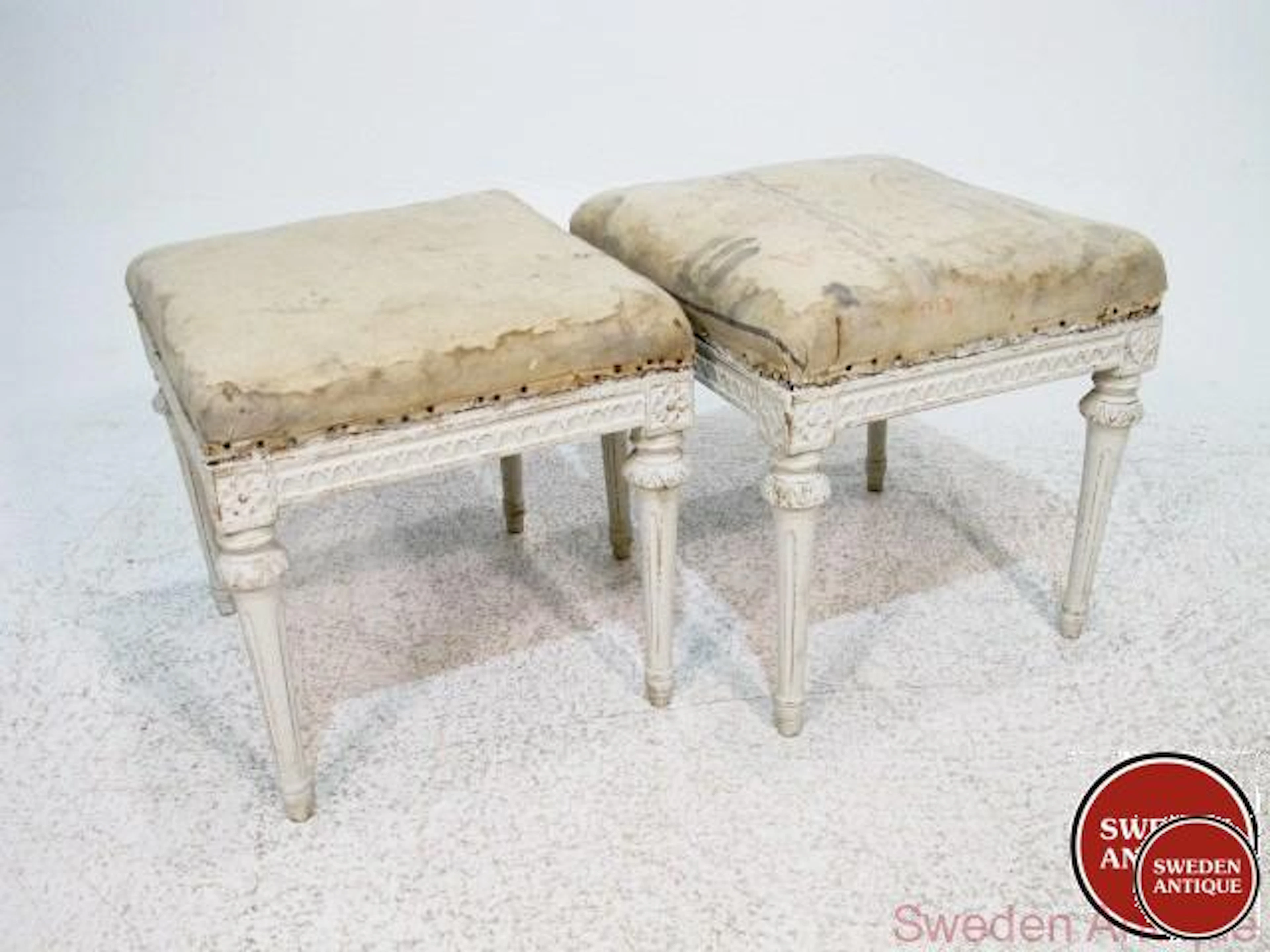 2 Antique stools Gustavian from the period 1770-1800