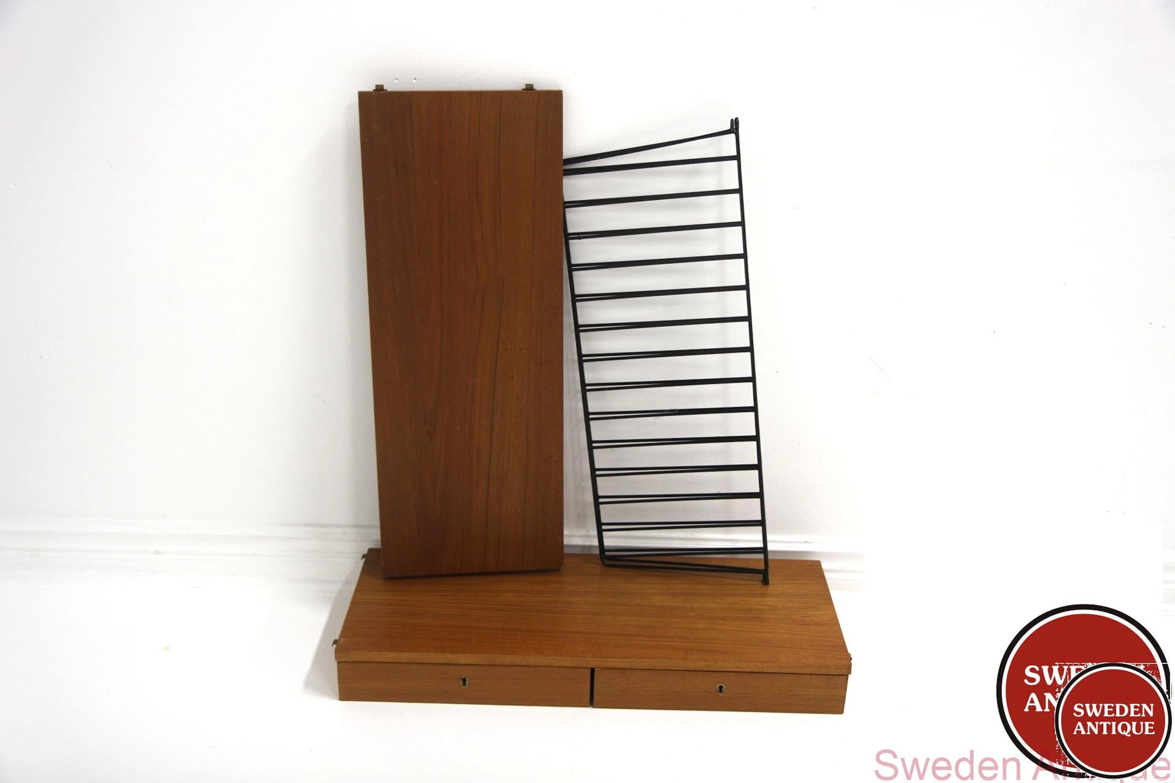 Wall shelf String Hyllan Nils Strinning Year: 1950s Origin: Swe. Material: