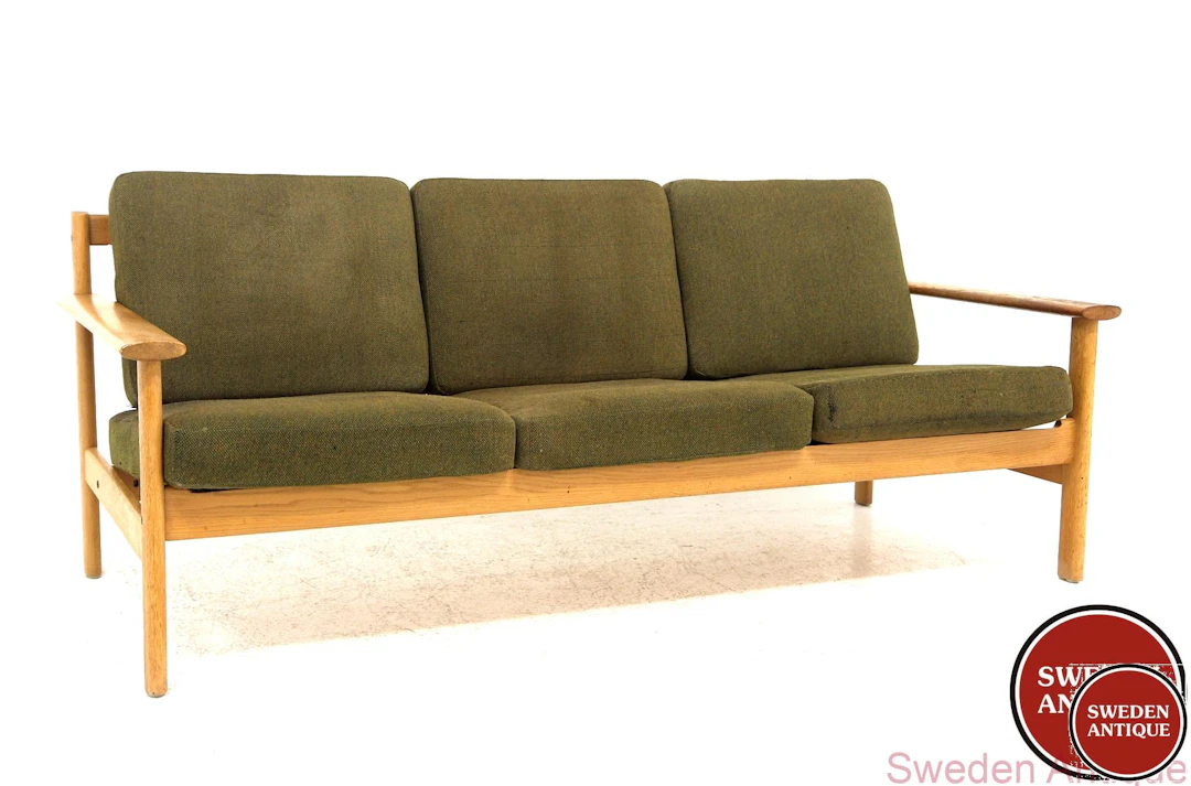 3-seat sofa Year: 1960s Origin: Swe. Material: Oak W: 183cm D: 75cm