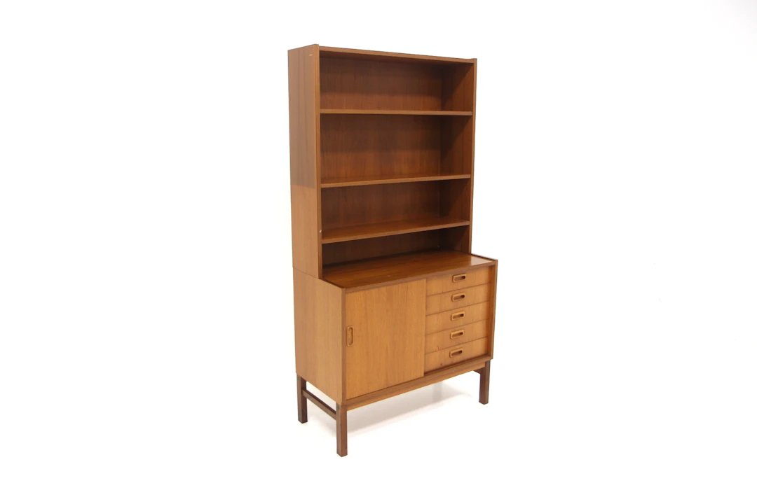 Bookshelf Year: 1960s Origin: Swe. Material: Teak W: 85cm D: 40cm H: 163cm
