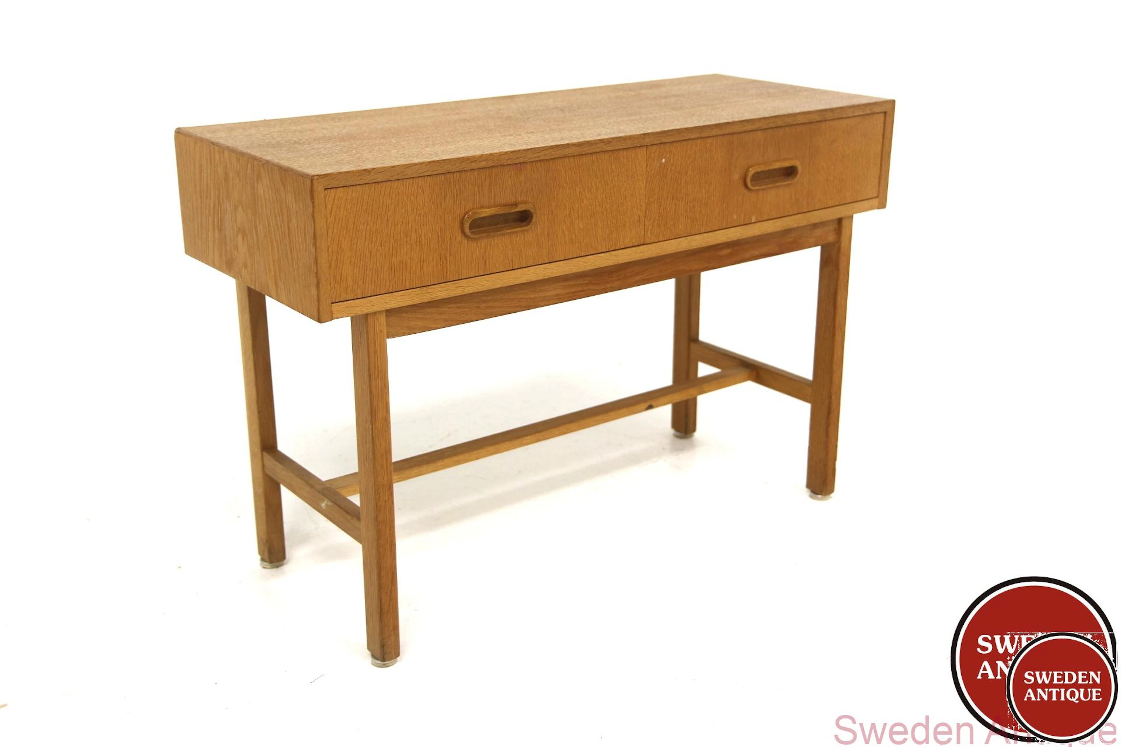 Chest of drawers Year: 1960s Origin: Swe. Material: Oak W: 80cm D: 32cm H: 53cm