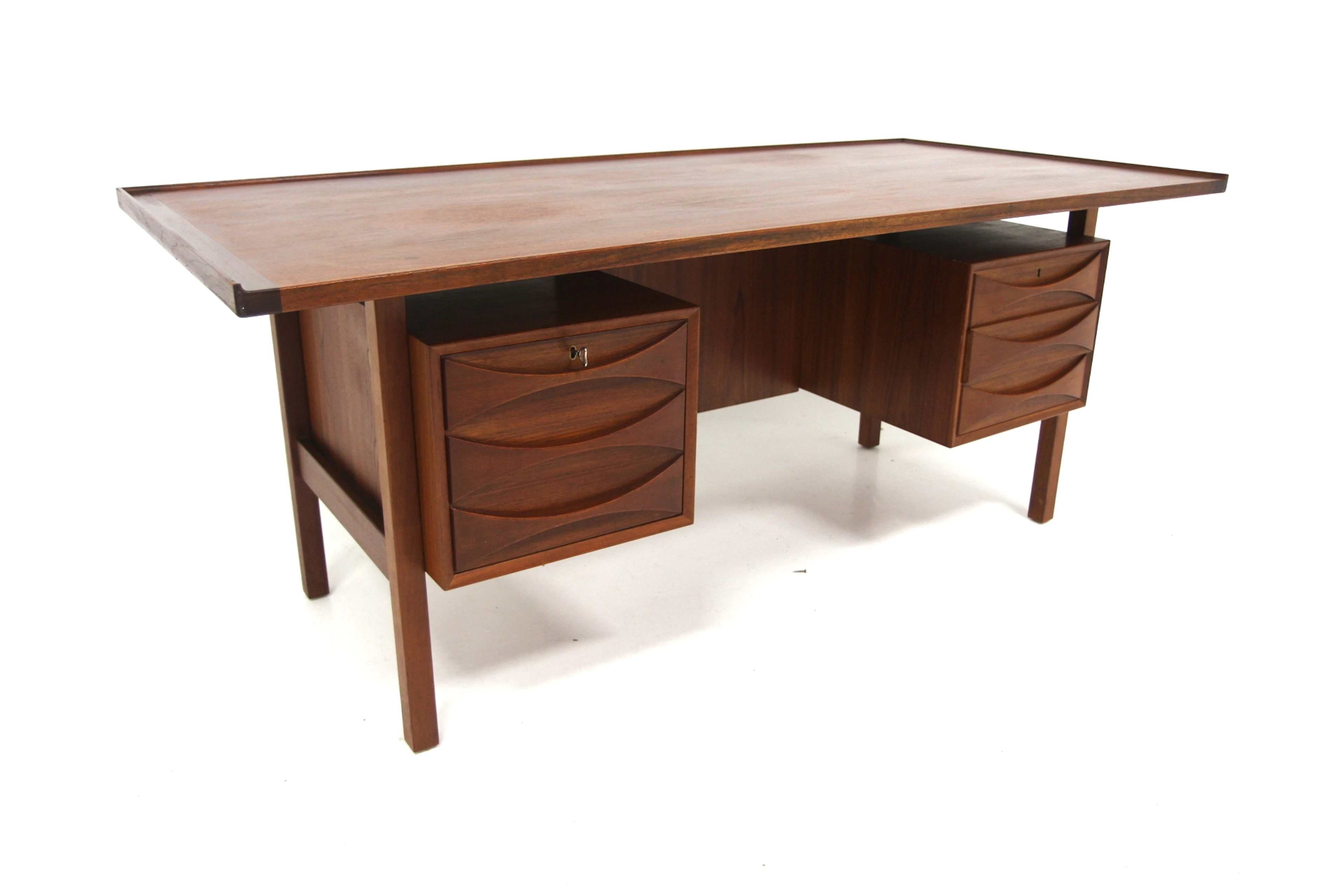Writing desk Model 75 Niels Clausen for NC Møbler Year: 1960s Origin: