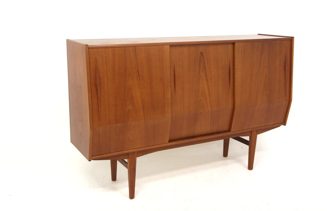 Sideboard / Highboard Year: 1960s Origin: Swe. Material: Teak W: 180cm