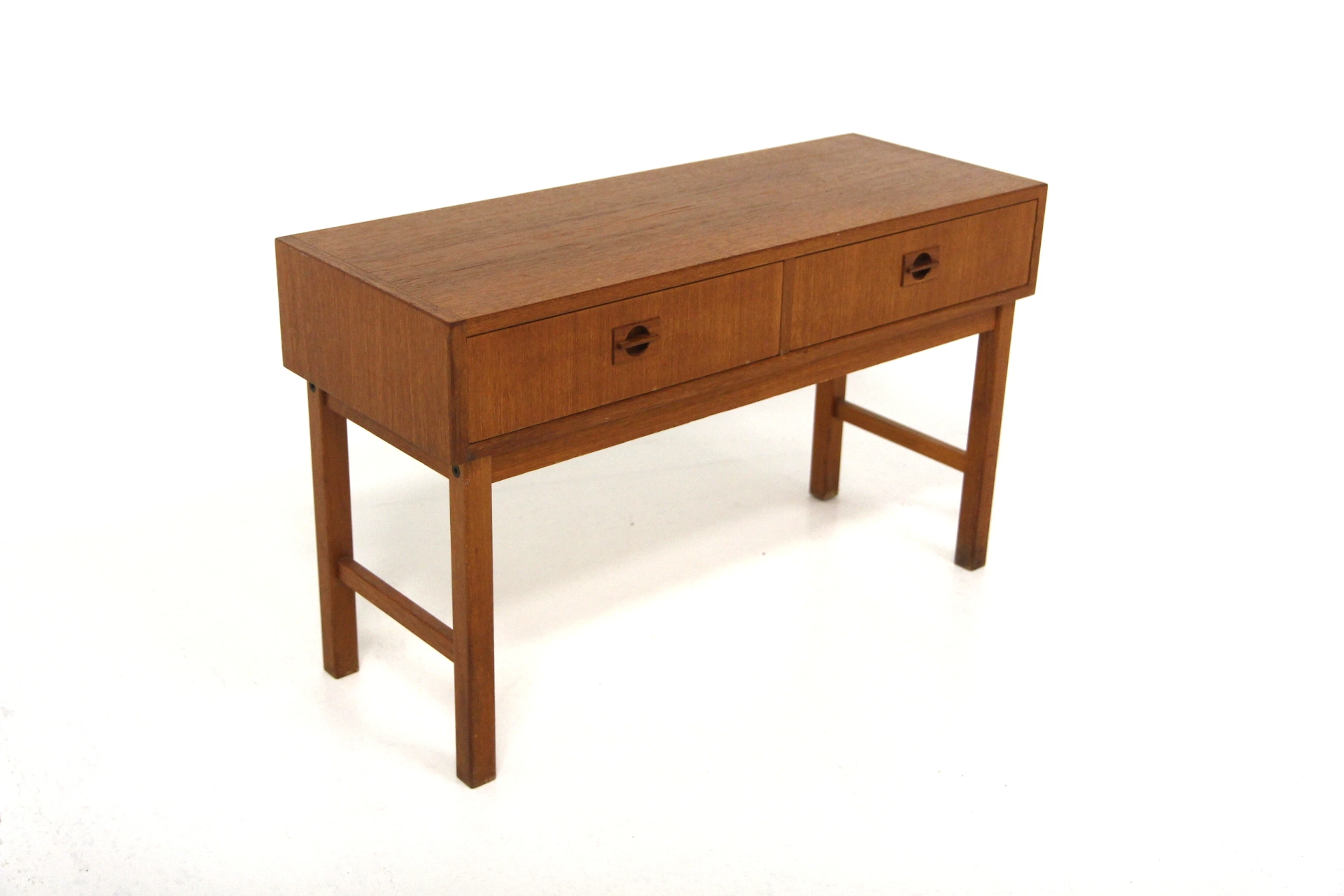 Chest of drawers Year: 1960s Origin: Swe. Material: Teak W: 80cm D: