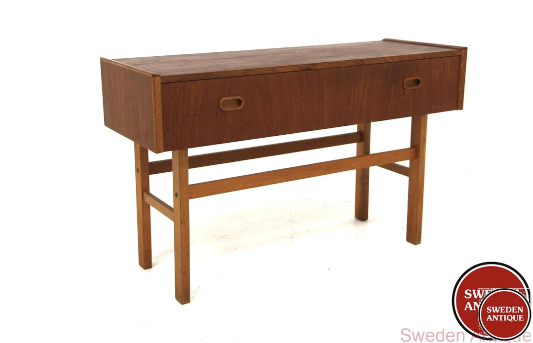 Chest of drawers Year: 1960s Origin: Swe. Material: Teak Oak W: 80cm