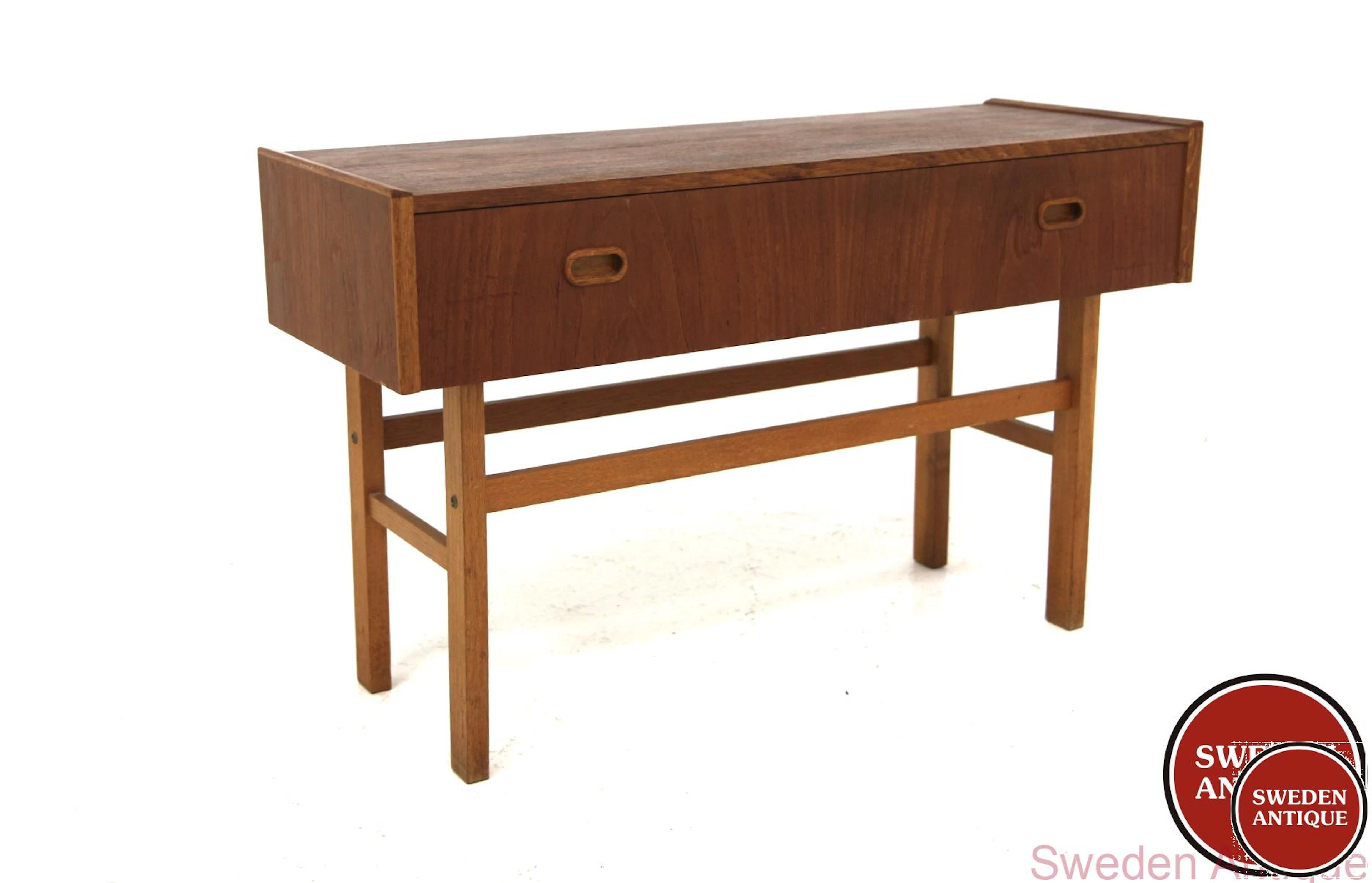 Chest of drawers Year: 1960s Origin: Swe. Material: Teak Oak W: 80cm
