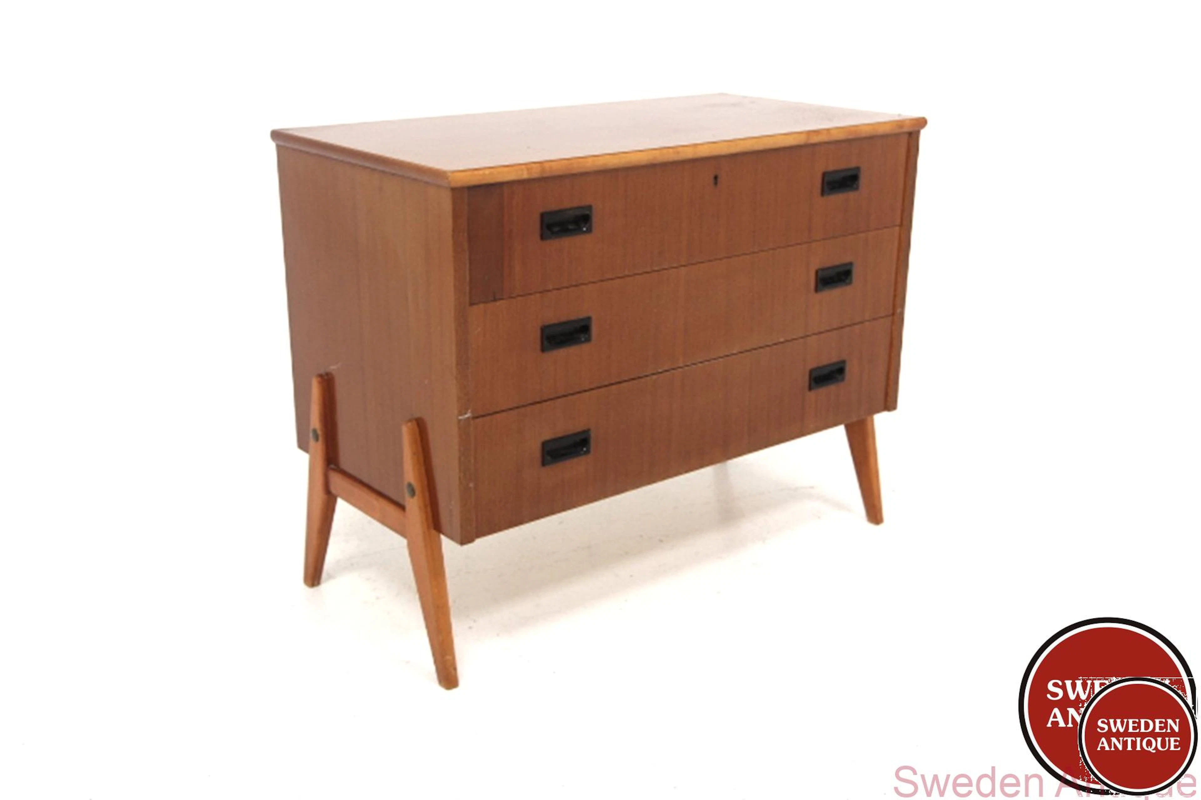 Chest of drawers Year: 1960s Origin: Swe. Material: Mahogany Beech