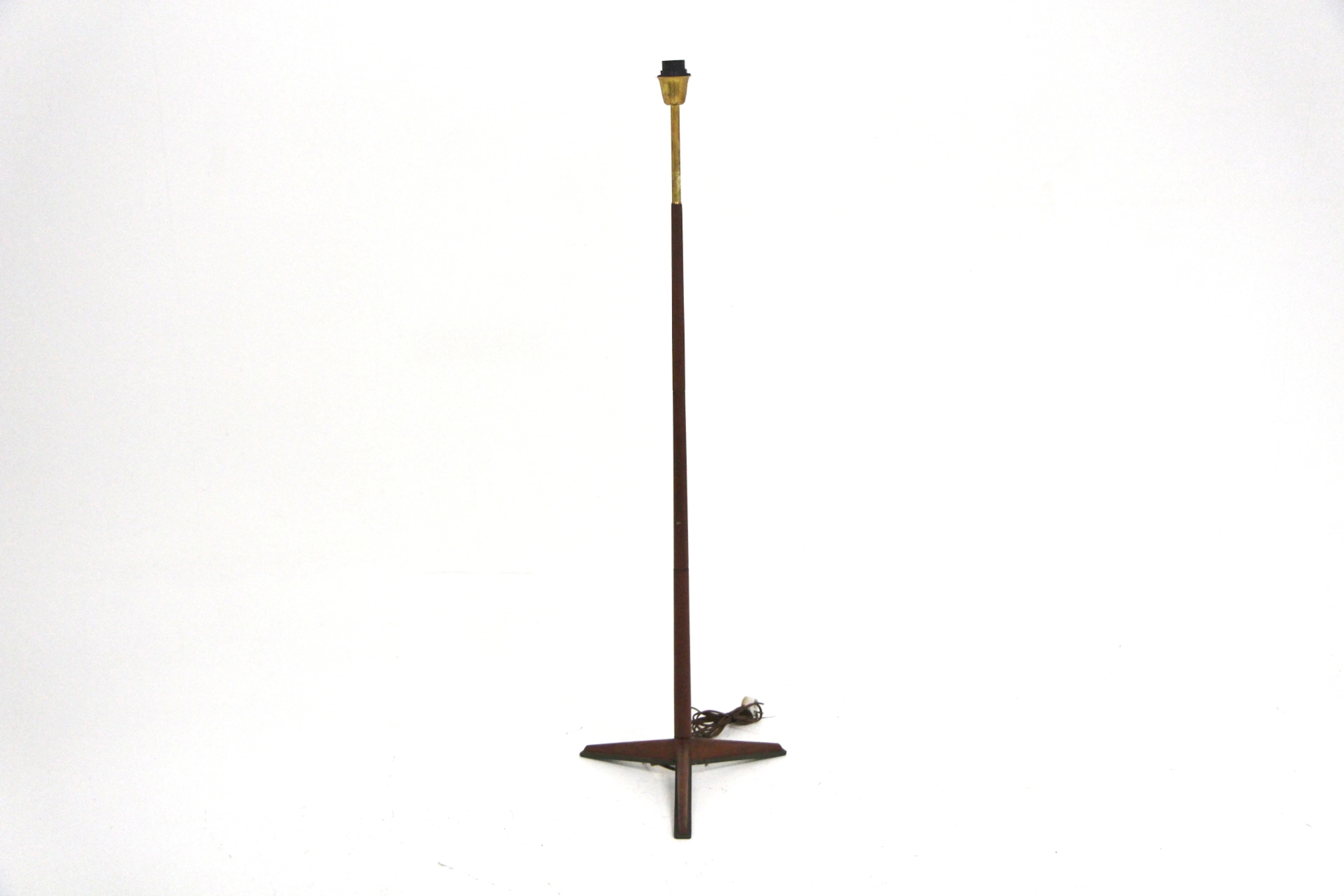 Floor lamp Year: 1950s Origin: Swe. Material: Teak Metal W: 40cm H: 128cm