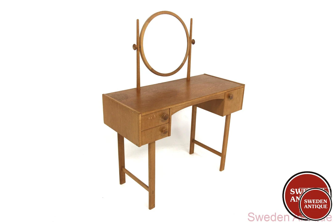 Dressing table / Vanity table Year: 1960s Origin: Swe. Material: Oak
