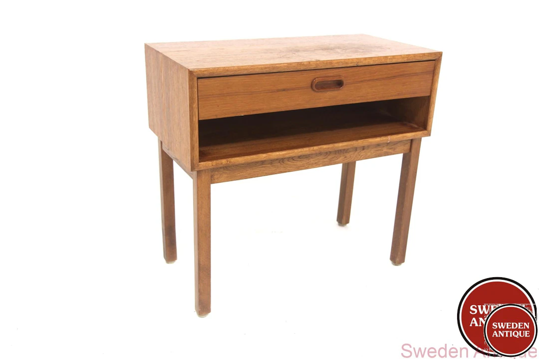 Chest of drawers Year: 1960s Origin: Swe. Material: Teak Oak W: 60cm