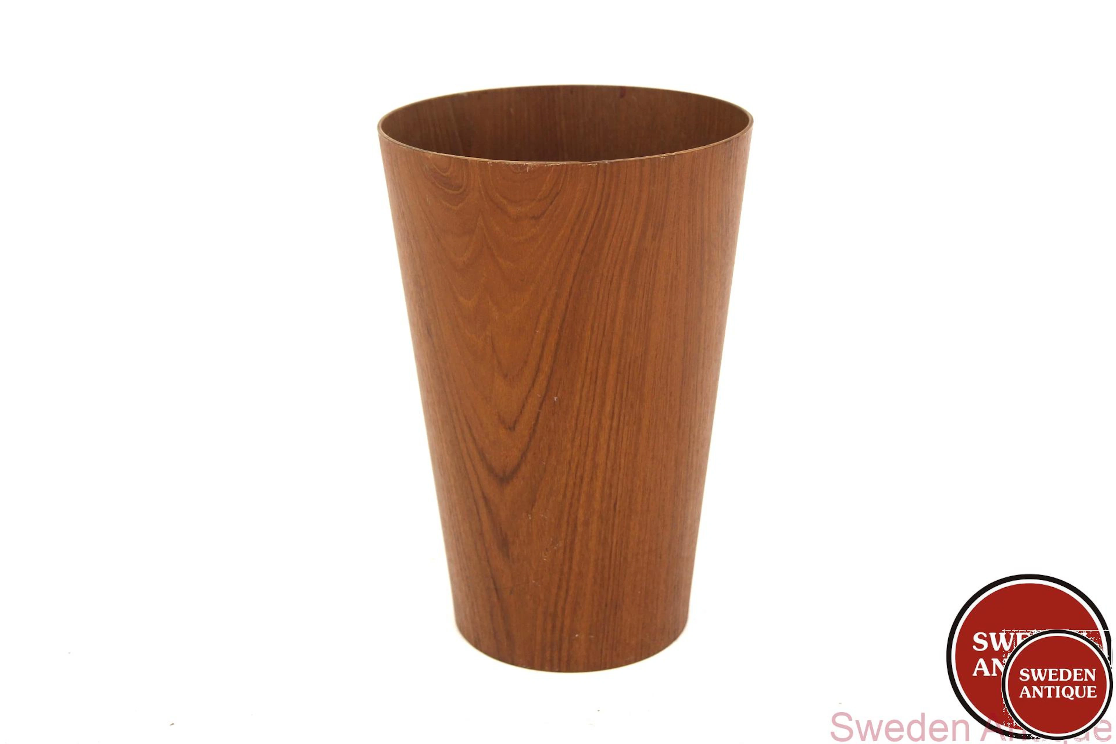 Trash can Martin Åberg for Servex Year: 1950s Origin: Swe. Material:
