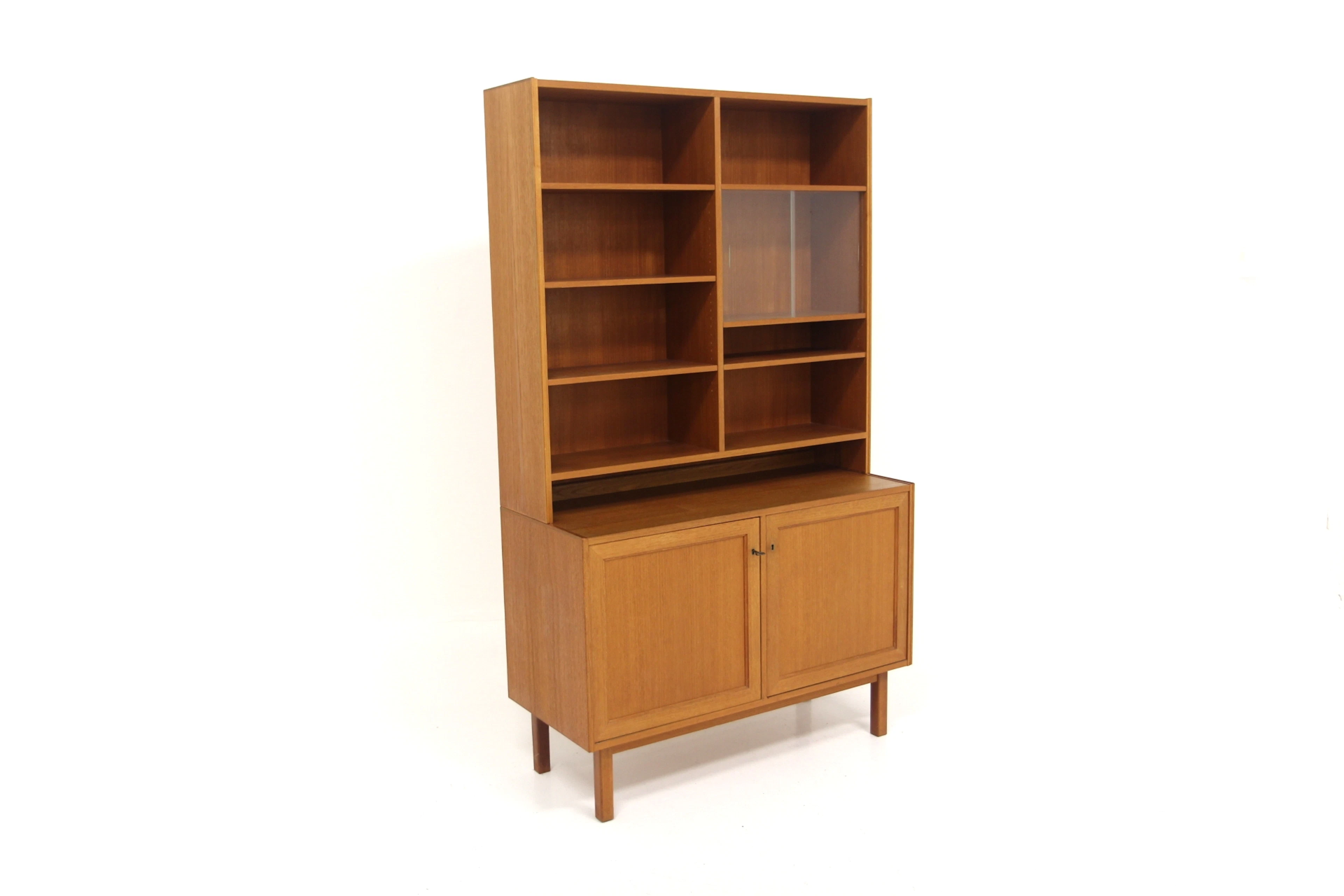 Bookshelf Year: 1960s Origin: Swe. Material: Teak Glass W: 100cm D: