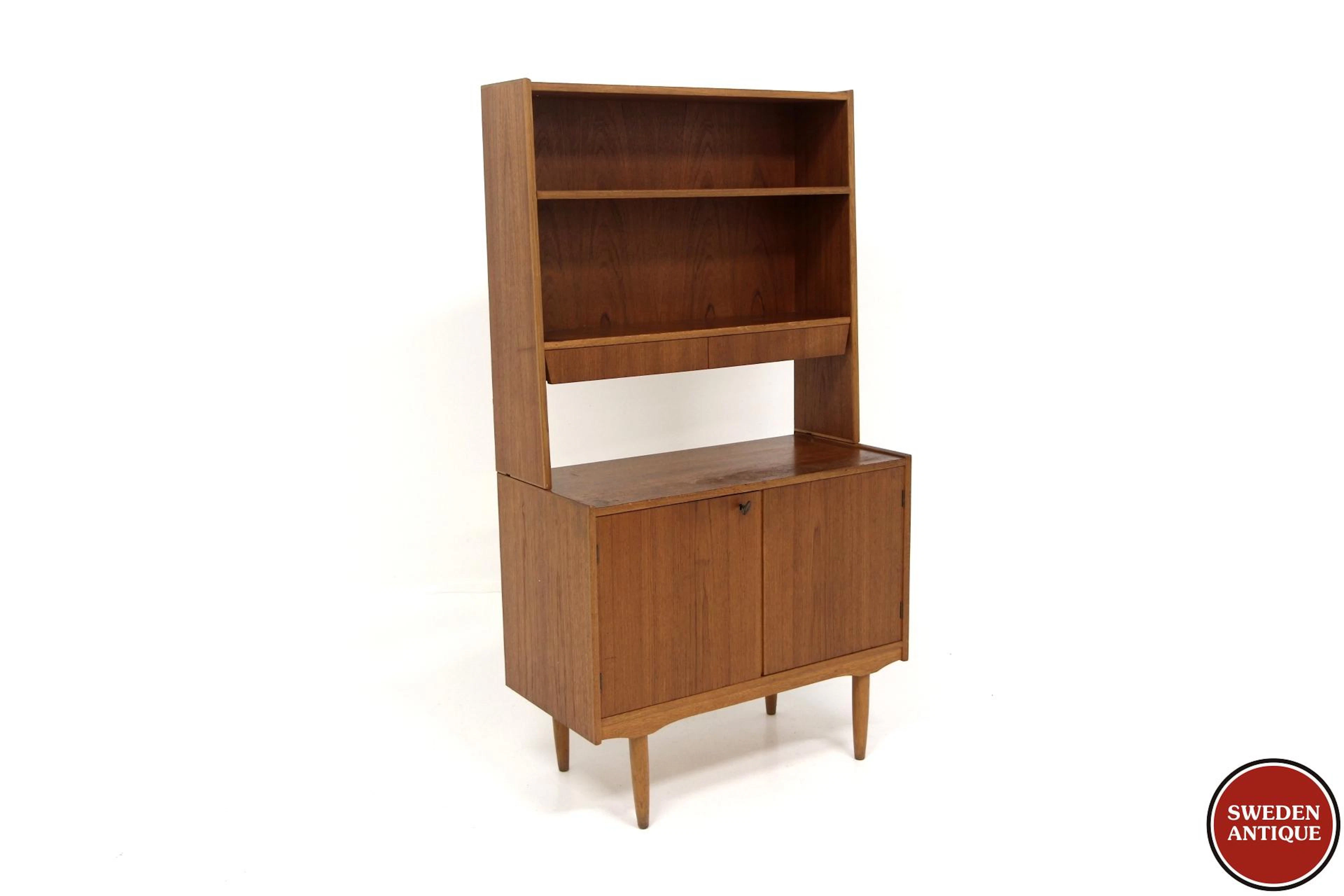 Bookshelf Year: 1960s Origin: Swe. Material: Teak Oak W: 84cm D: 41cm H: 153cm