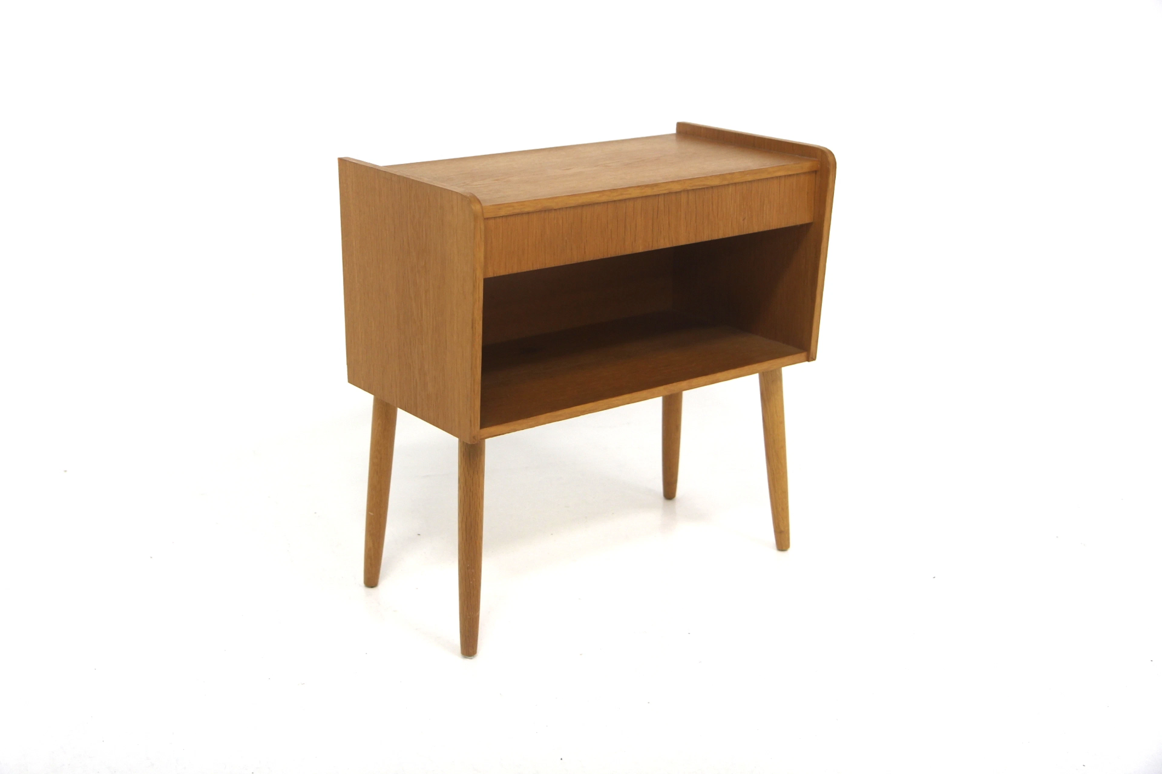 Bedside table Year: 1960s Origin: Swe. Material: Oak W: 53cm D: 28cm H: 54cm