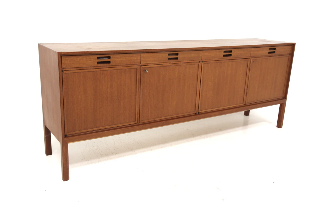 Sideboard Dinett Bertil Fridhagen for Bodafors Year: 1960s Origin: