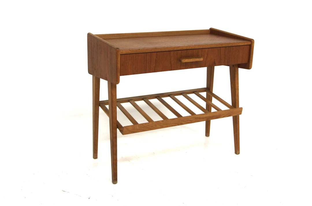 Bedside table Year: 1950s Origin: Swe. Material: Teak Oak W: 64cm