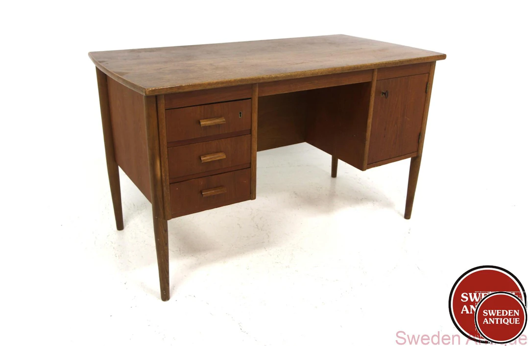 Writing desk Year: 1950s Origin: Swe. Material: Teak Oak W: 127cm