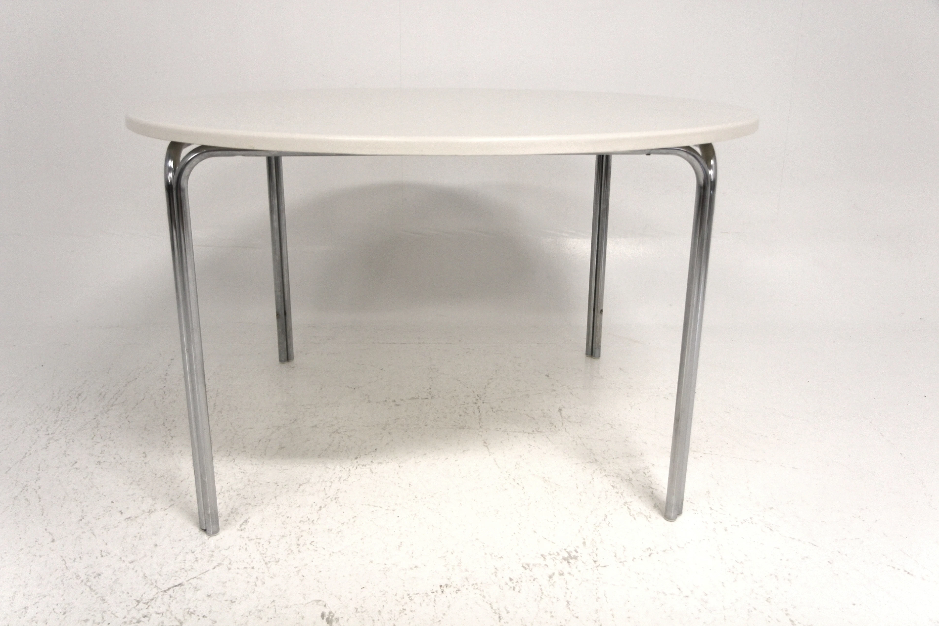 Dining table Year: 1970s Origin: Swe. Material: Plastic Metal W: 120cm H: 71cm