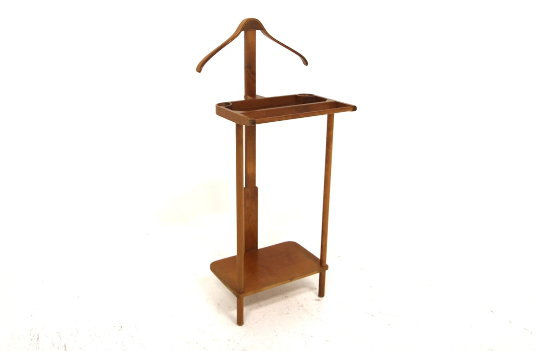 Valet stand Year: 1960s Origin: Swe. Material: Beech W: 46cm D: 39cm