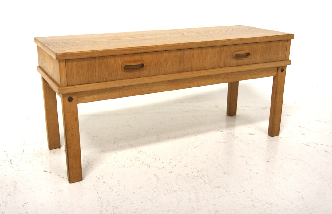 Chest of drawers Year: 1960s Origin: Swe. Material: Oak W: 91cm D: 32cm H: 43cm