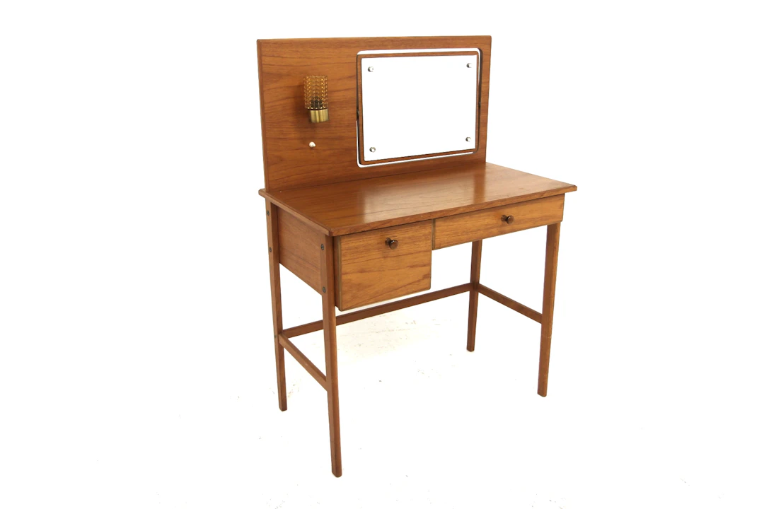 Dressing table / Vanity Year: 1960s Origin: Swe. Material: Teak Glass