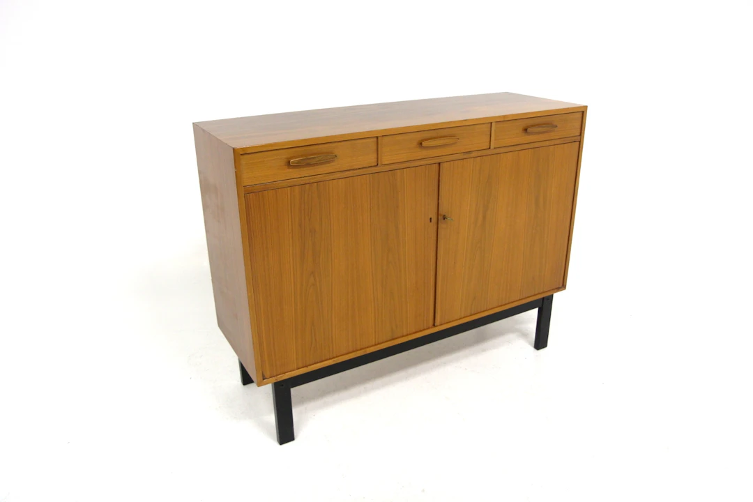 Sideboard Year: 1950s Origin: Swe. Material: Walnut Metal W: 120cm