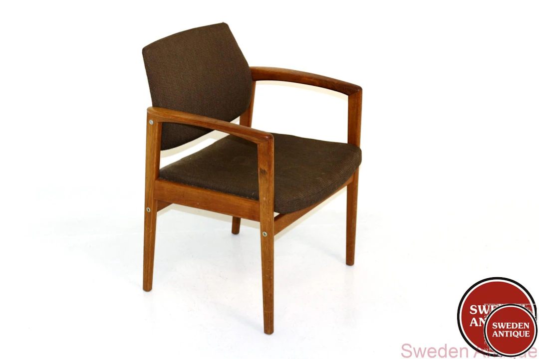 Armchair Needs new foam Year: 1960s Origin: Swe. Material: Oak W: