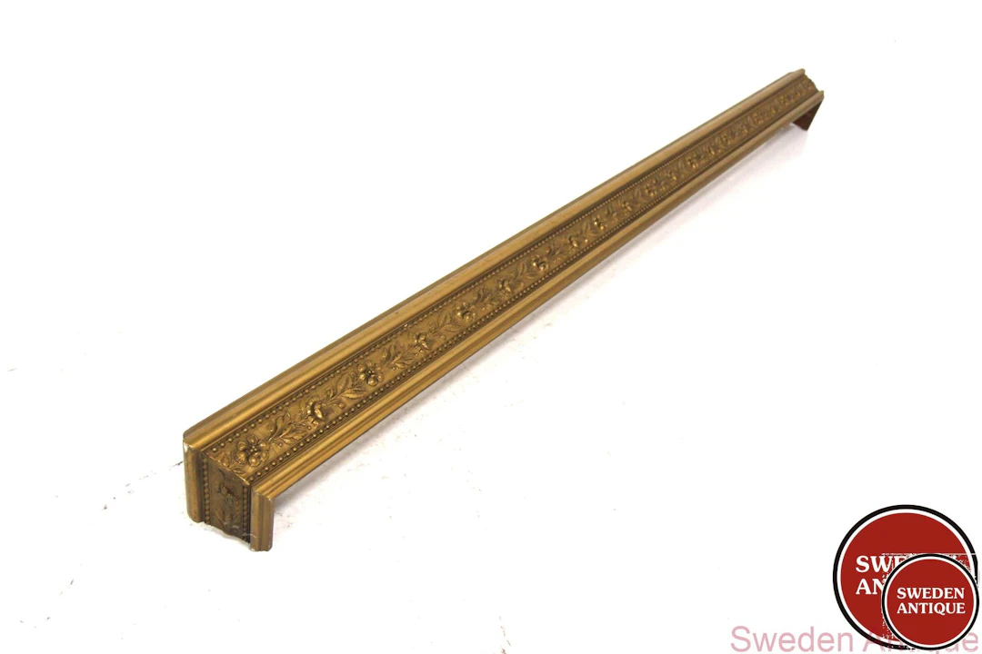Cornish Year: 1930s Origin: Swe. Material: Painted pine W: 174cm D: