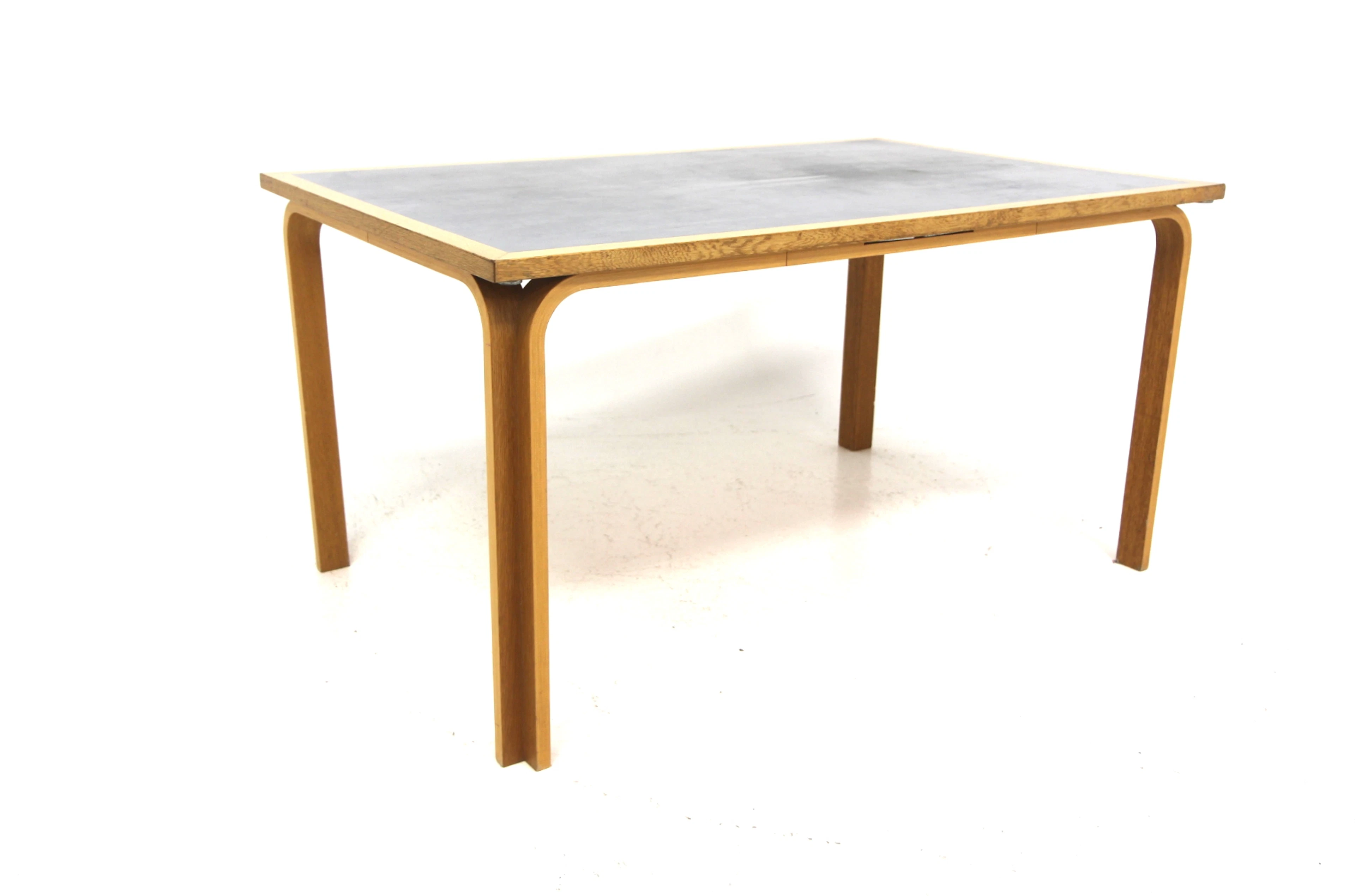 Dining table Rud Thygesen & Johnny Sørensen for Magnus Olesen Year:
