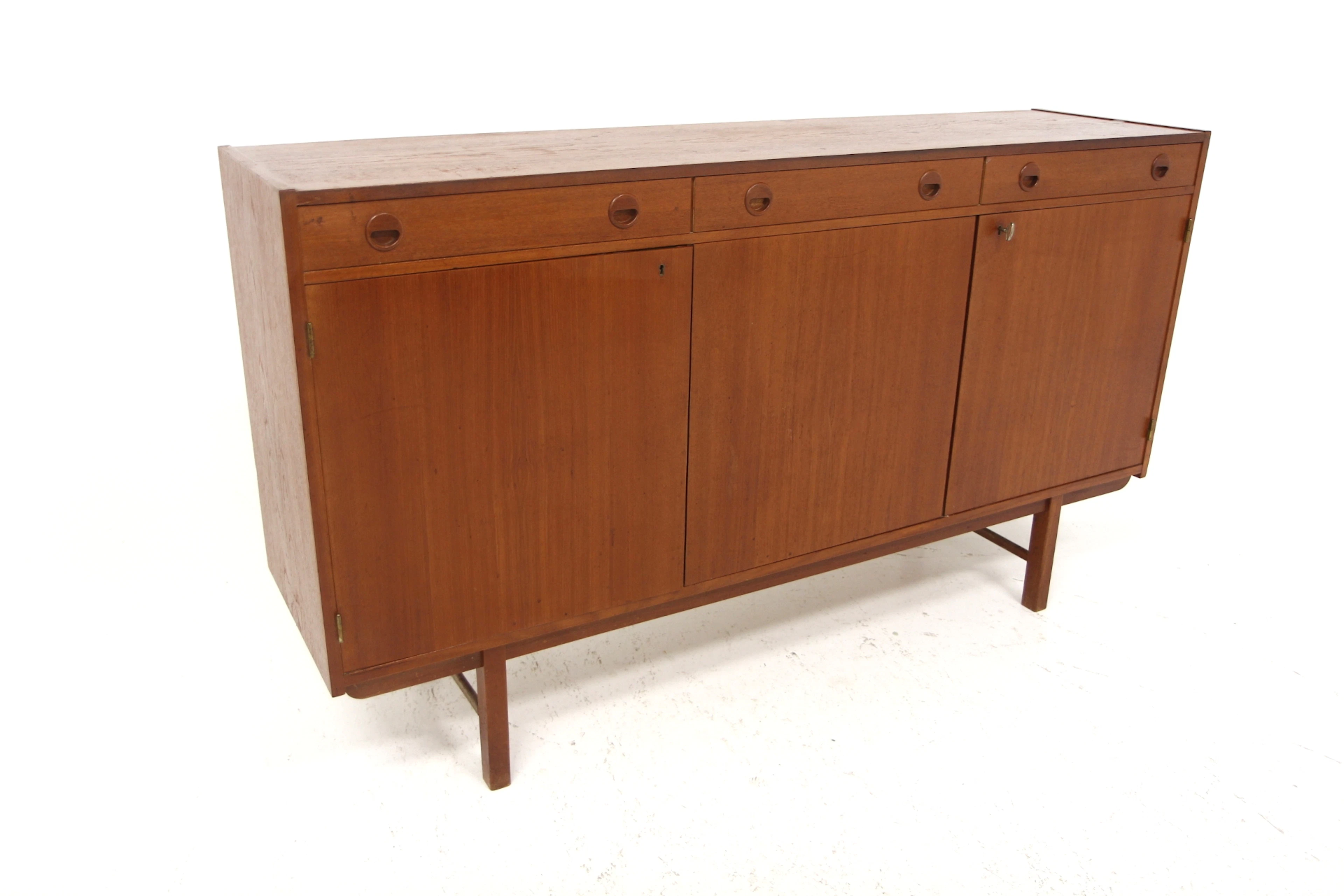 Sideboard / Highboard Year: 1960s Origin: Swe. Material: Teak W: 165cm