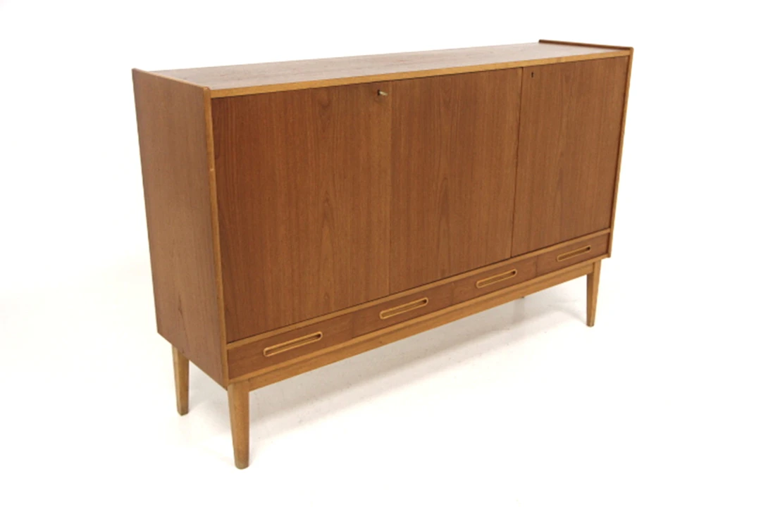 Sideboard / Highboard Year: 1950s Origin: Swe. Material: Teak Oak