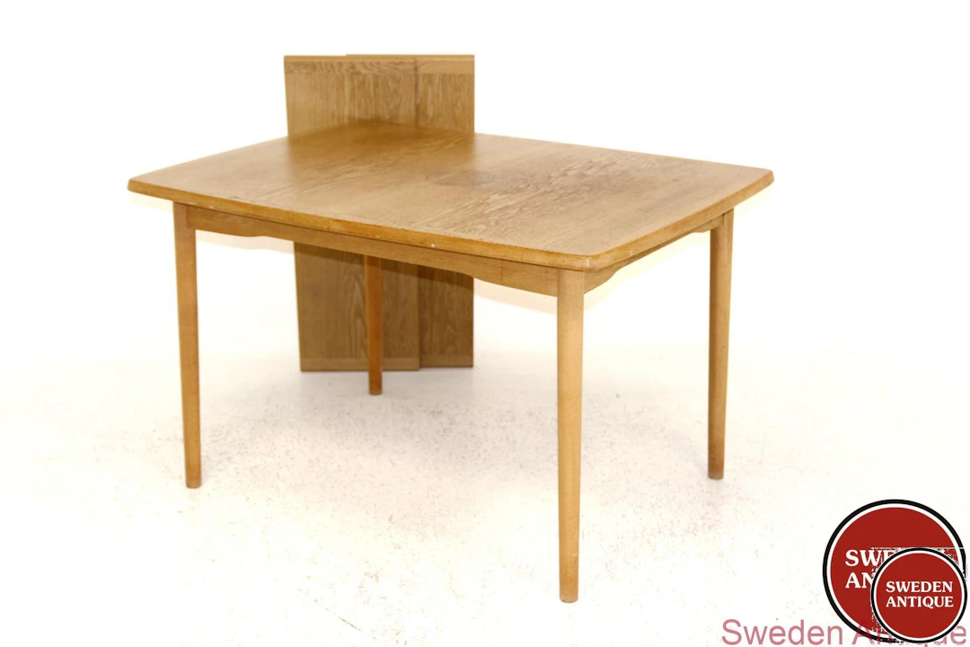 Dining table Year: 1960s Origin: Nor. Material: Oak W: 119 +33,5 +33,5cm