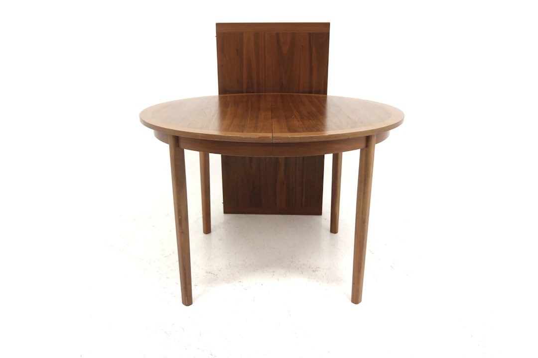 Dining table Year: 1960s Origin: Swe. Material: Walnut Beech W: 110