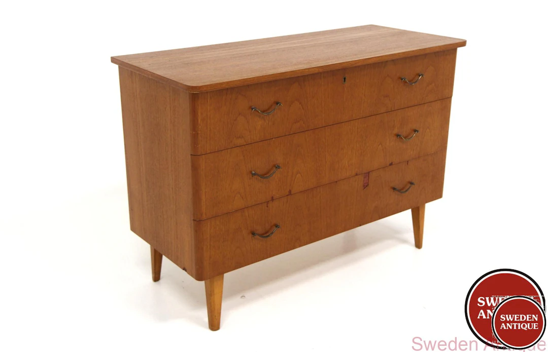 Chest of drawers Year: 1950s Origin: Swe. Material: Teak Beech Metal