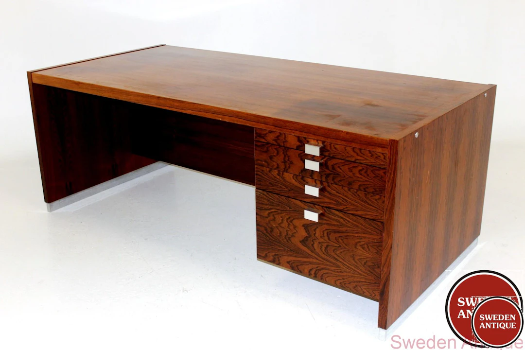 Writing desk ISKU Kaluste Year: 1960s Origin: Fin. Material: Rosewood