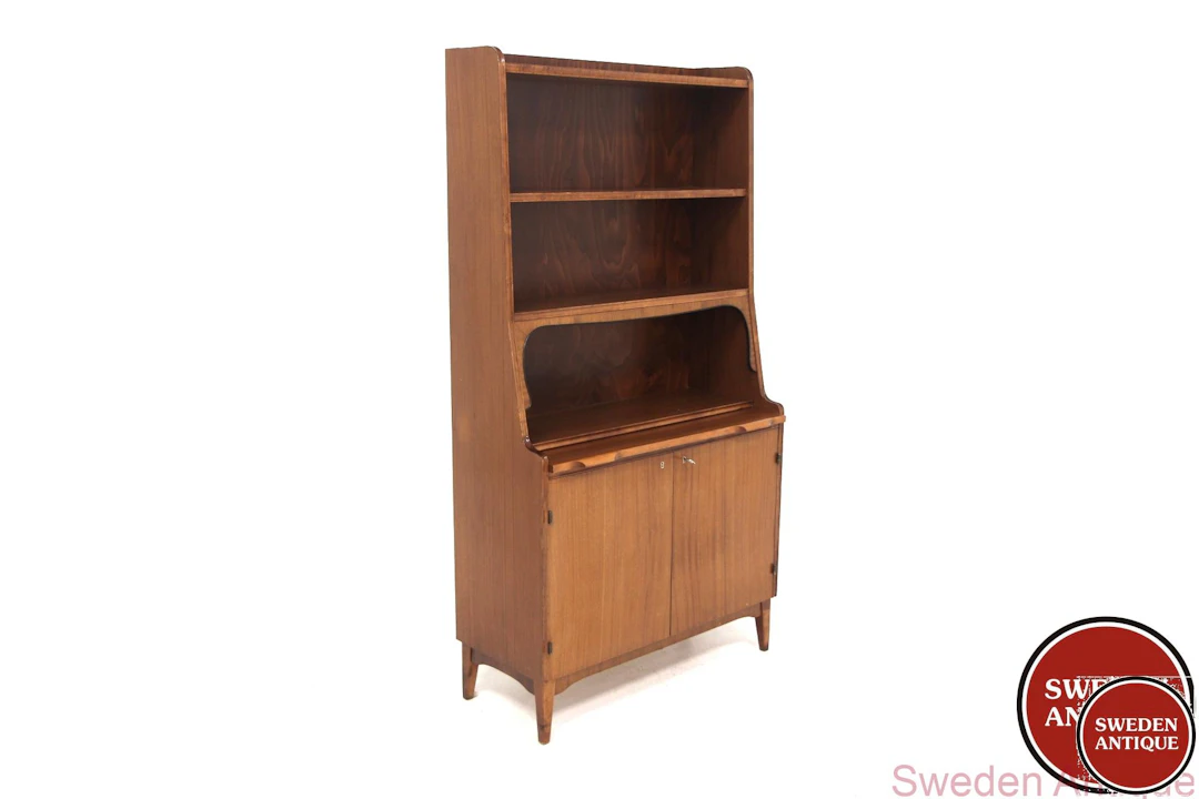 Bookshelf Year: 1950s Origin: Swe. Material: Mahogany W: 90cm D: 40cm H: 170cm