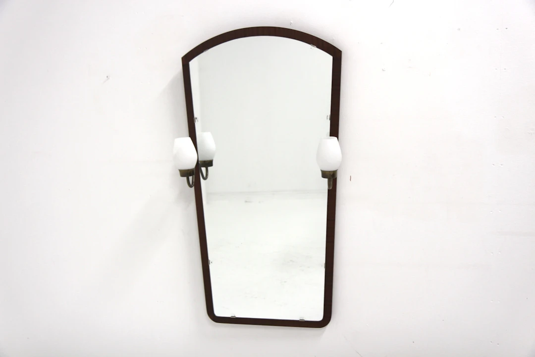 Mirror with lamps. GT 7239 Glas & Trä, Hovamntorp Year: 1950s Origin: