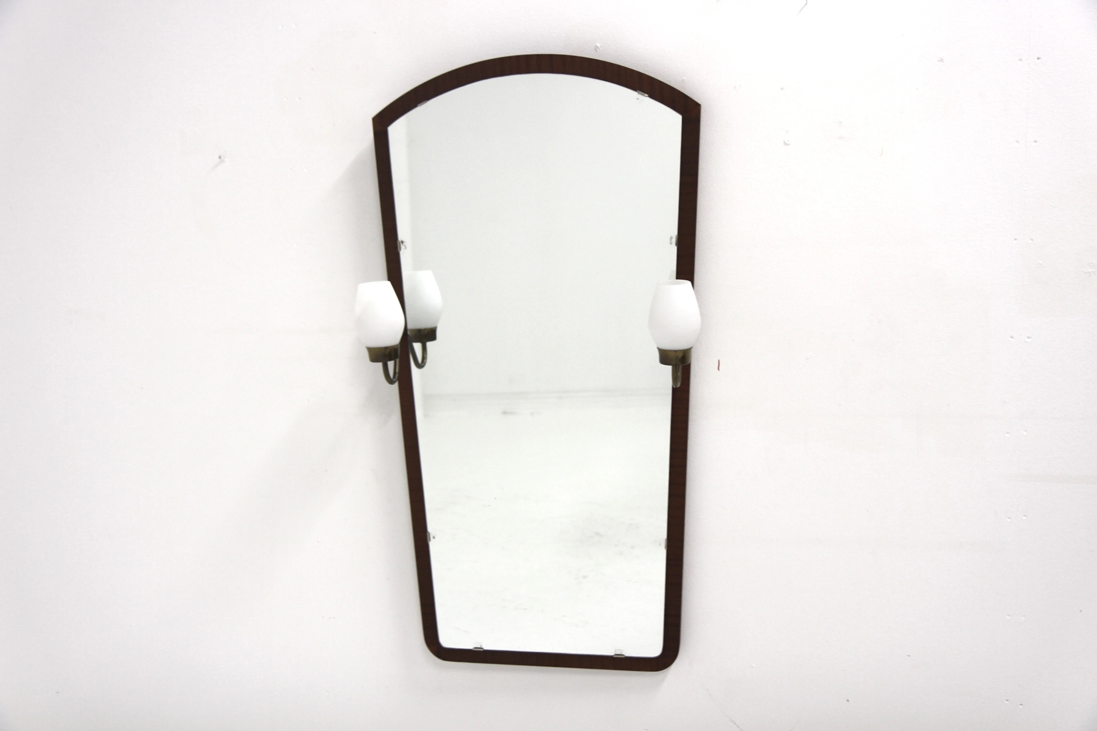 Mirror with lamps. GT 7239 Glas & Trä, Hovamntorp Year: 1950s Origin: