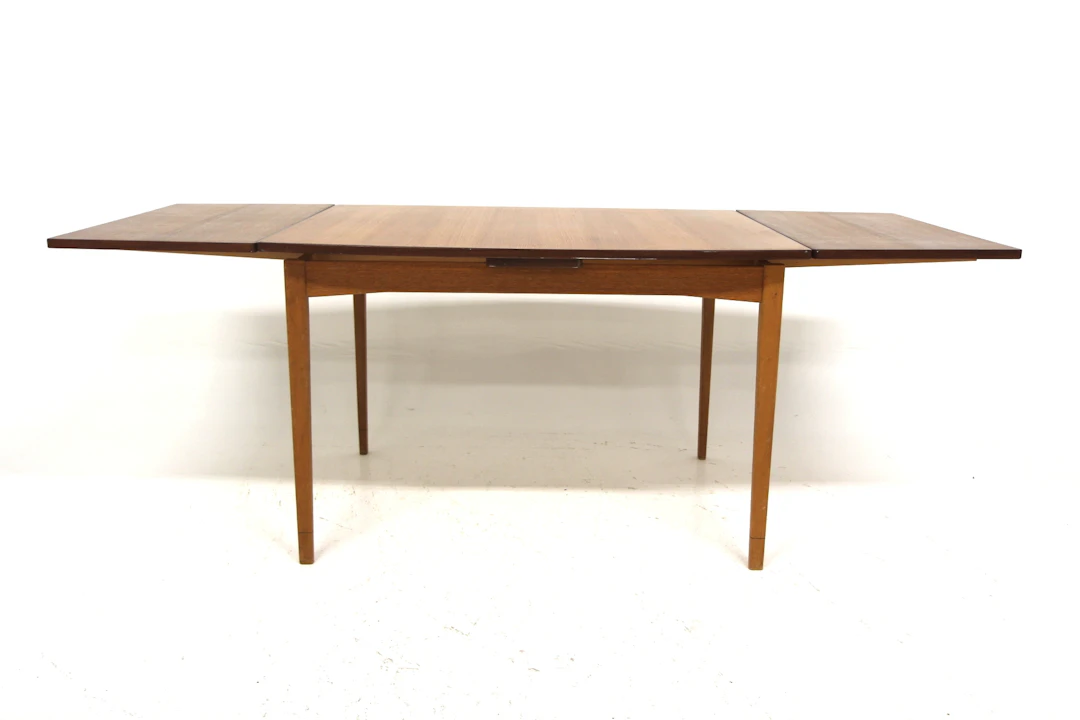 Dining table Year: 1950s Origin: Swe. Material: Teak Oak W: 115 +45