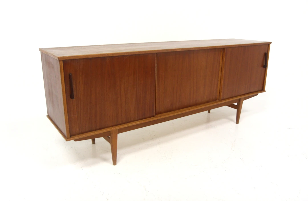 Sideboard Abra Möbler, Taberg Year: 1960s Origin: Swe. Material: Teak