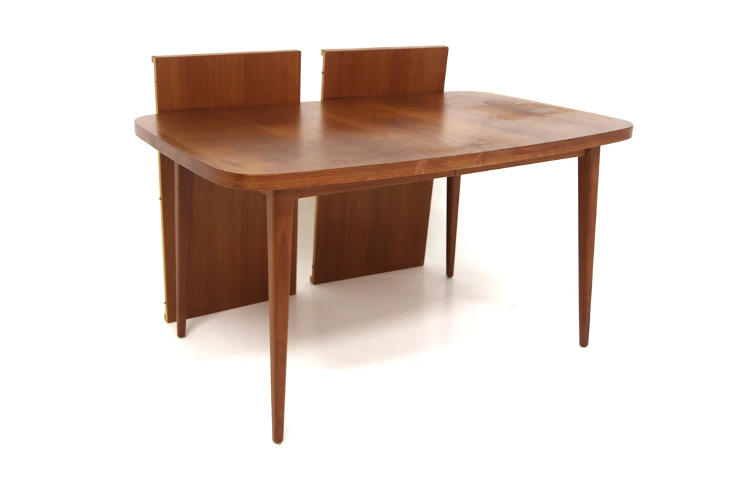 Dining table Year: 1950s Origin: Swe. Material: Teak W: 136 +50 +50cm