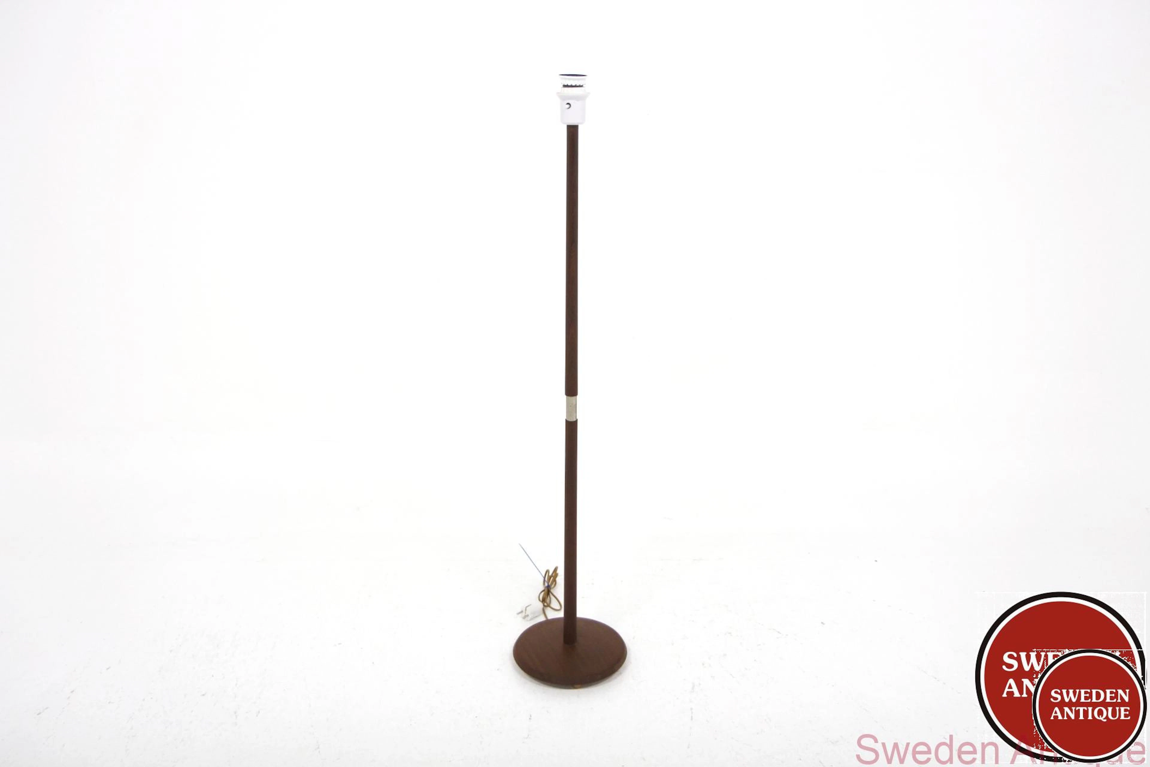 Floor lamp Year: 1950s Origin: Swe. Material: Teak Metal W: 25cm H: 123cm